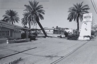 Seven Palms Motel - 2042 East Apache Boulevard, Tempe, Arizona