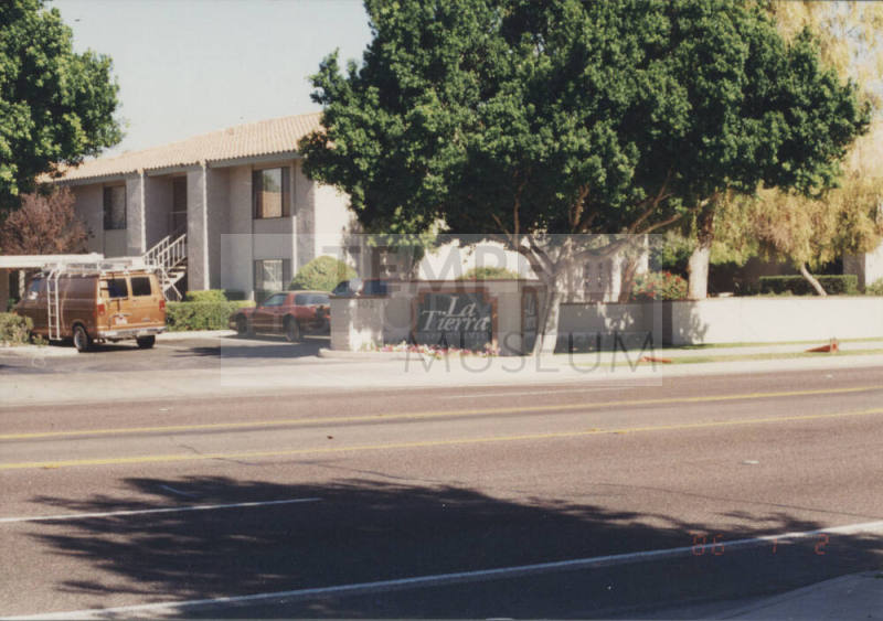 La Tierra Apartments - 1402 East Guadalupe Road - Tempe, Arizona