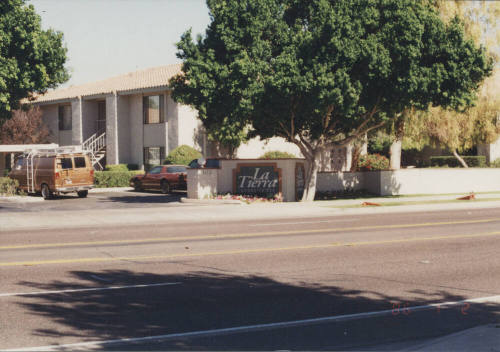 La Tierra Apartments - 1402 East Guadalupe Road - Tempe, Arizona