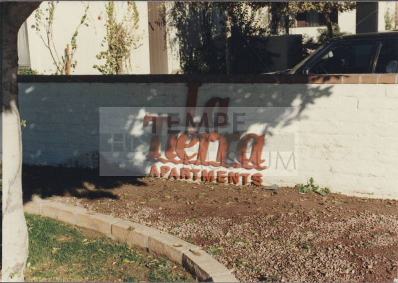La Tierra Apartments - 1402 East Guadalupe Road - Tempe, Arizona