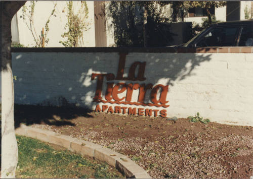 La Tierra Apartments - 1402 East Guadalupe Road - Tempe, Arizona
