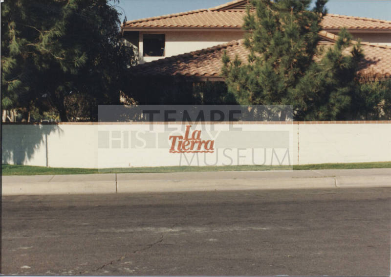 La Tierra Apartments - 1402 East Guadalupe Road - Tempe, Arizona