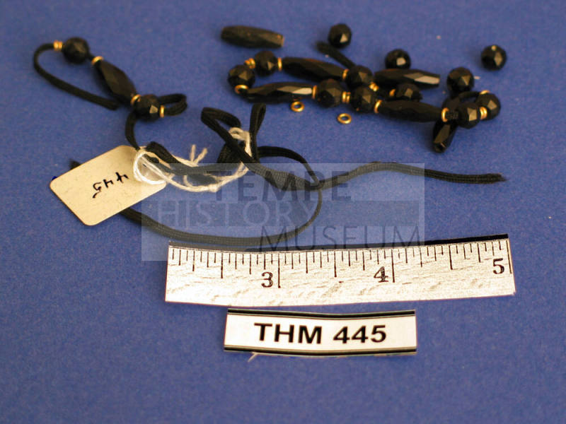 Jet choker bead collar