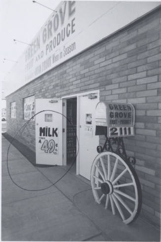 Green Grove Fruit Stand - 2111 East Apache Boulevard, Tempe, Arizona