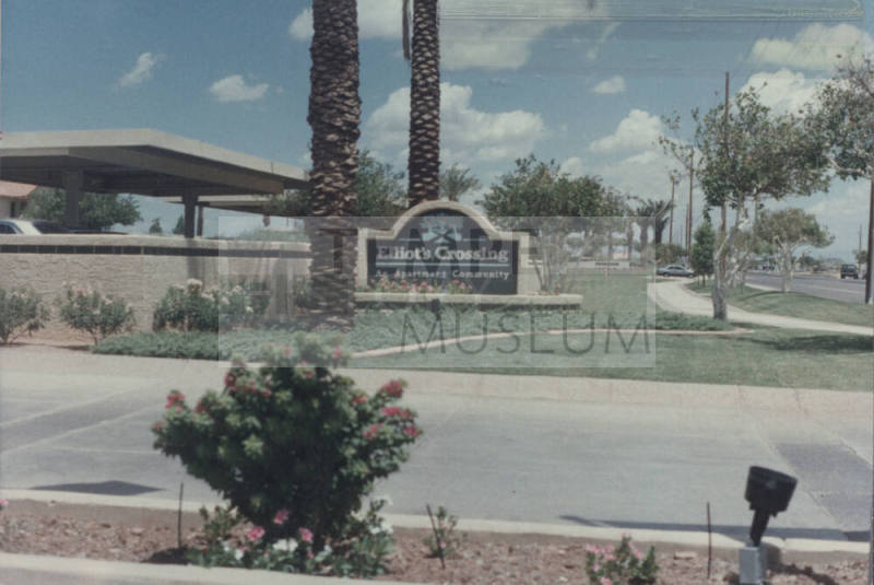 Elliot's Crossing Apartments - 7250 South Kyrene Road - Tempe, Arizona