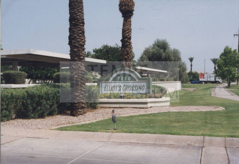 Elliot's Crossing Apartments - 7250 South Kyrene Road - Tempe, Arizona