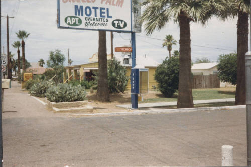Breezy Palms Motel - 2150 East Apache Boulevard, Tempe, Arizona
