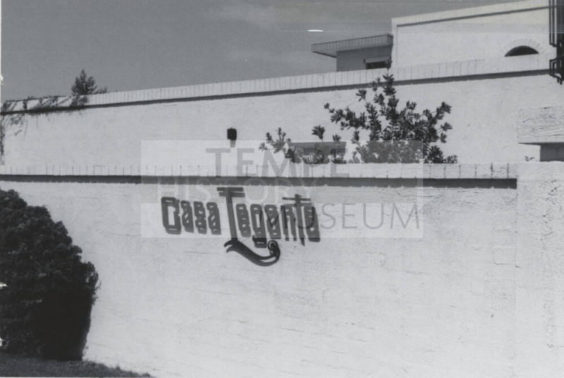 Casa Legante - 930 East Laguna Drive - Tempe, Arizona