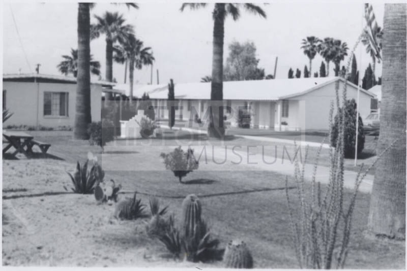 Breezy Palms Motor Haven - 2150 East Apache Boulevard, Tempe, Arizona