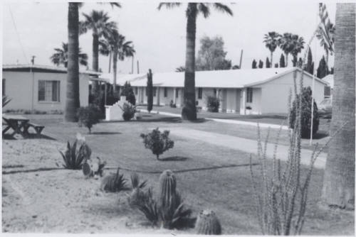 Breezy Palms Motor Haven - 2150 East Apache Boulevard, Tempe, Arizona