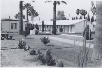 Breezy Palms Motor Haven - 2150 East Apache Boulevard, Tempe, Arizona
