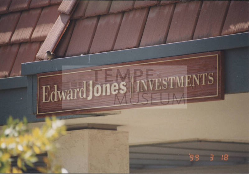 Edward Jones Investments - 5450 South Lakeshore Drive - Tempe, Arizona