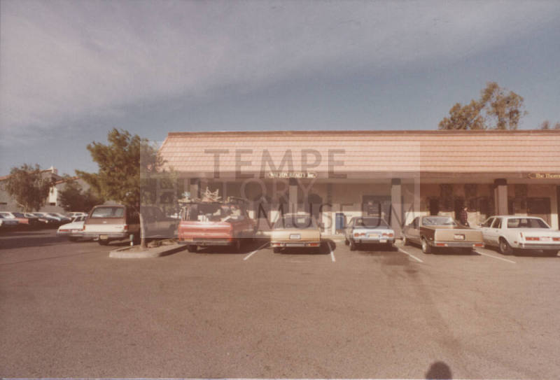 Walton Realty Inc. - 5450 South Lakeshore Drive - Tempe, Arizona