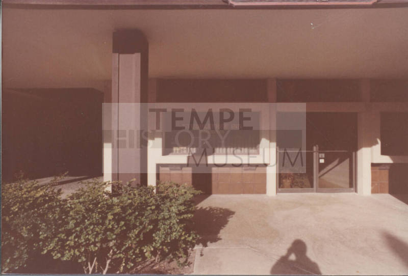 Stubble Free Inn - 5450 South Lakeshore Drive - Tempe, Arizona