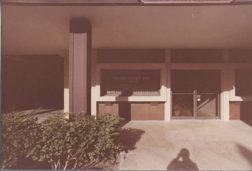 Stubble Free Inn - 5450 South Lakeshore Drive - Tempe, Arizona
