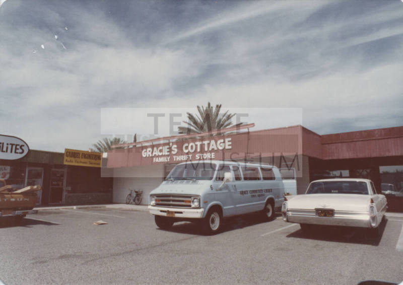 Gracie's Cottage - 2202 East Apache Boulevard, Tempe, Arizona