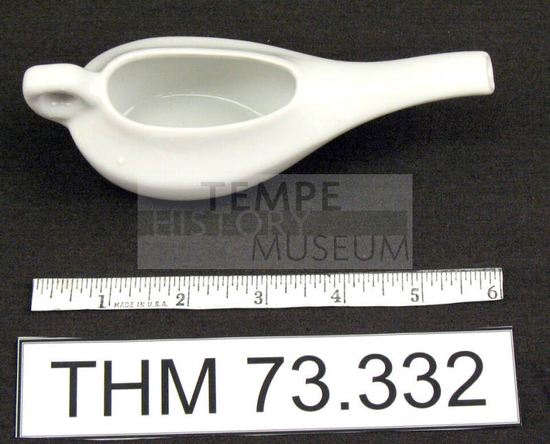 Porcelain Gravy boat with spout