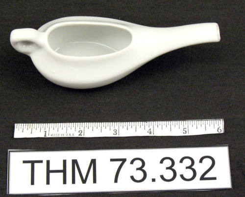 Porcelain Gravy boat with spout