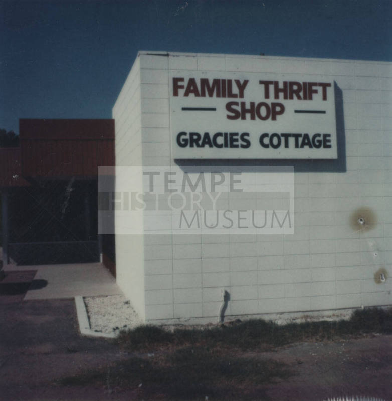 Gracie's Cottage - 2202 East Apache Boulevard, Tempe, Arizona