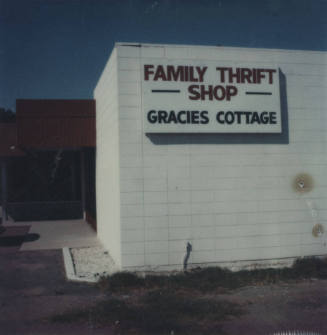 Gracie's Cottage - 2202 East Apache Boulevard, Tempe, Arizona