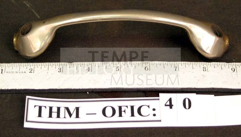 Handle, metal