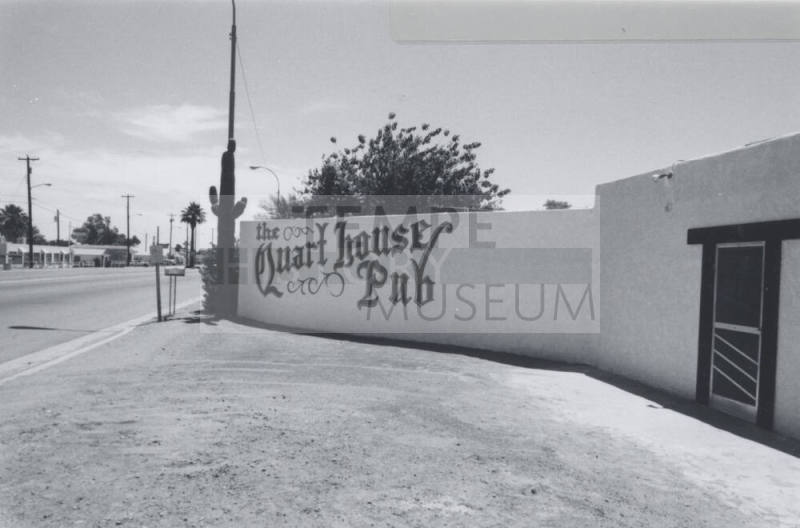 Quart House Pub - 2209 East Apache Boulevard, Tempe, Arizona