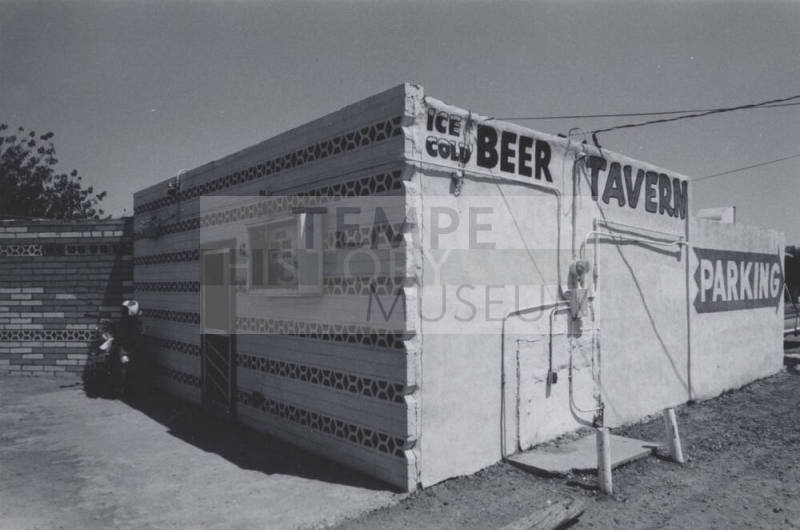 Quart House Pub - 2209 East Apache Boulevard, Tempe, Arizona