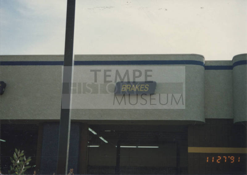 Grease 'N Go Center - 1355 South McClintock Drive - Tempe, Arizona