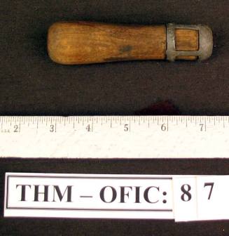 Handle, wooden with metal cup