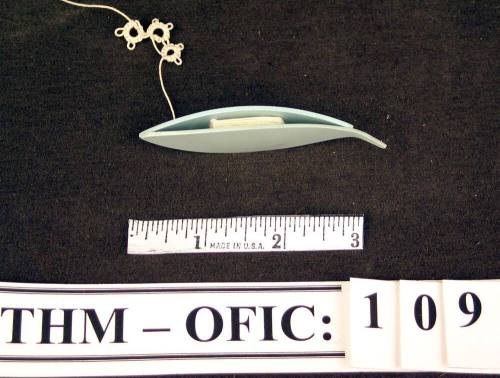 Shuttle, tatting