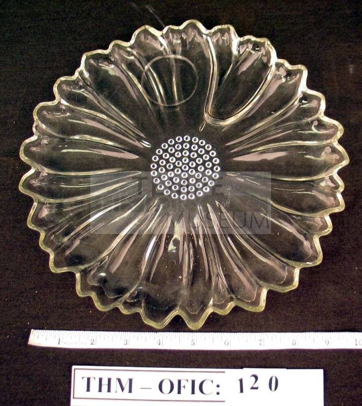 Plate, glass serving