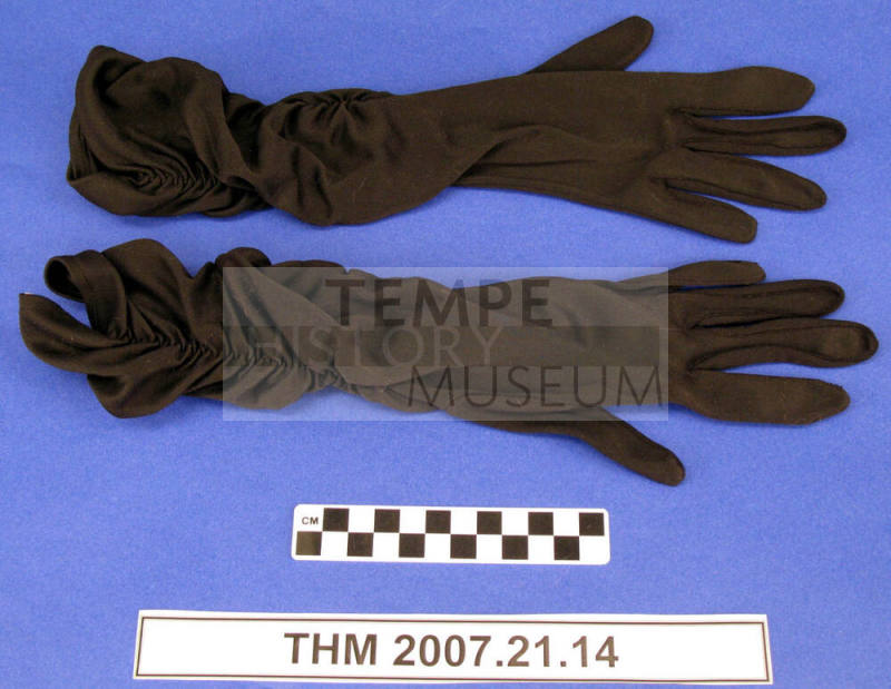 Black ruched evening gloves.