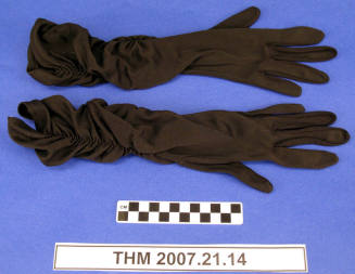 Black ruched evening gloves.