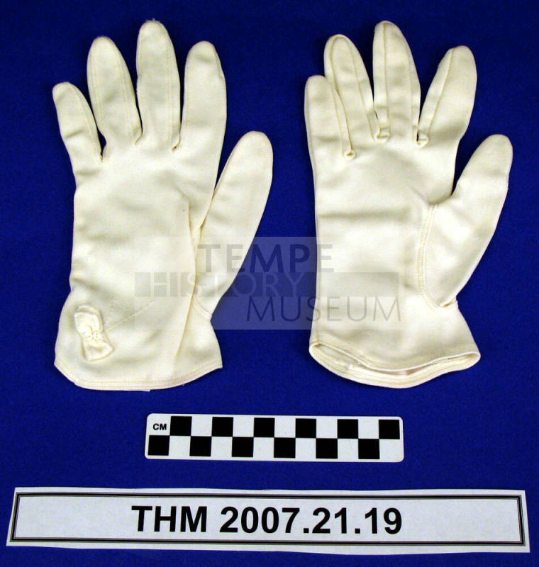 Ladies Dress Gloves.