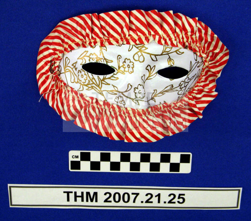 Red stripe ruffled half mask.