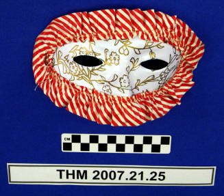 Red stripe ruffled half mask.