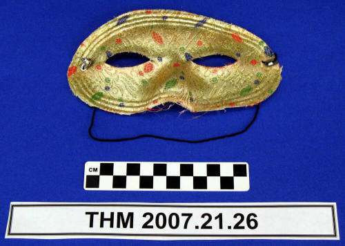 White florentine pattern half mask.