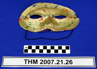White florentine pattern half mask.