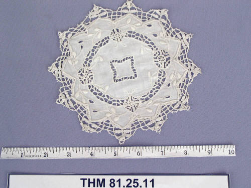Saucer doily