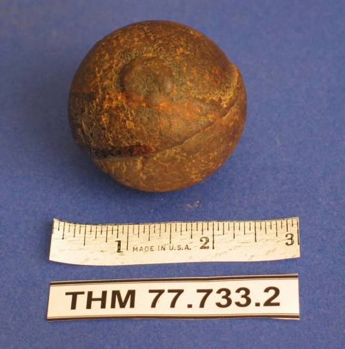 Iron ball ore crusher