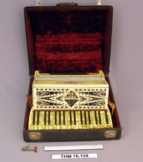 Accordian, Piano