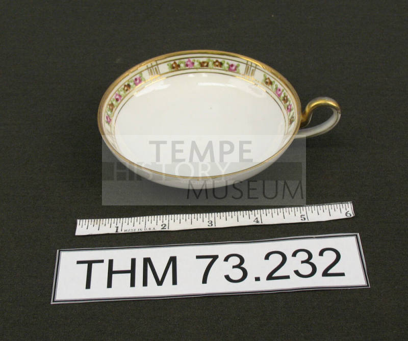 Bowl with handle