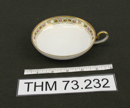 Bowl with handle