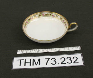 Bowl with handle