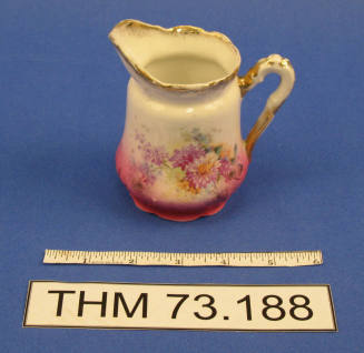 creamer/syrup pitcher