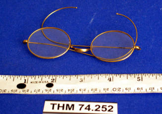 Wire rim eyeglasses