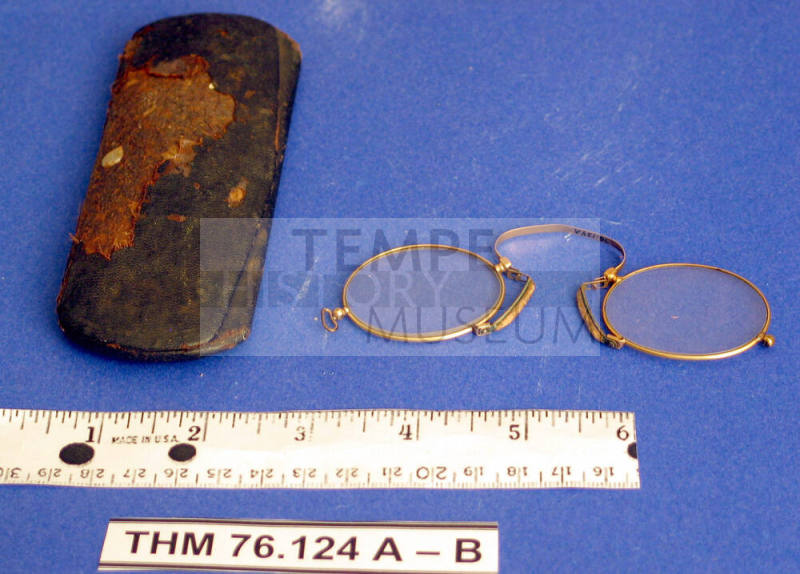 Pince-nez Eyeglasses with case