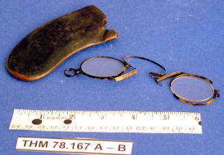 Pince Nez Eyeglasses, Case