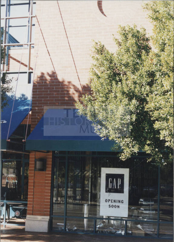 Gap - 680 South Mill Avenue - Tempe, Arizona