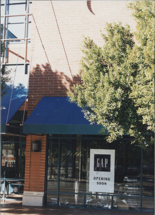 Gap - 680 South Mill Avenue - Tempe, Arizona